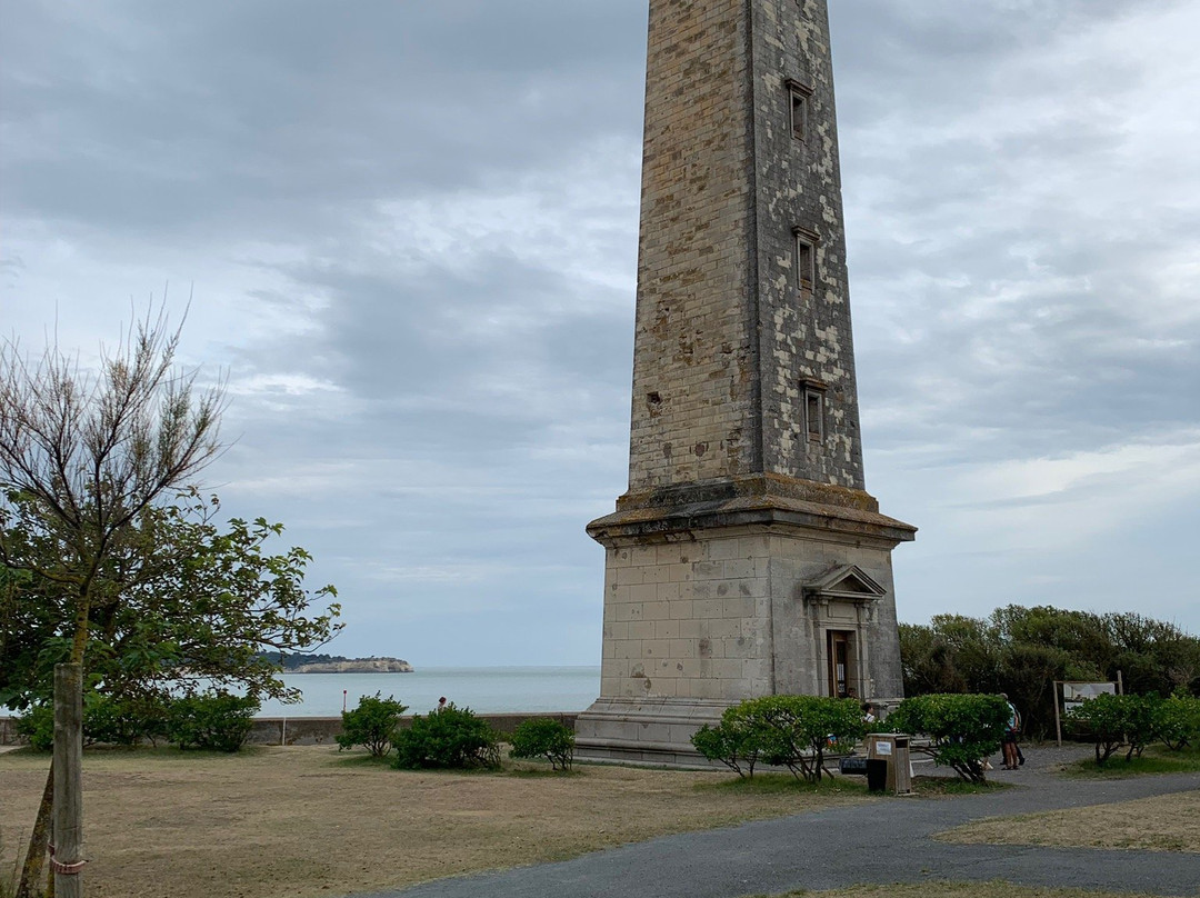 Phare de Vallières景点图片