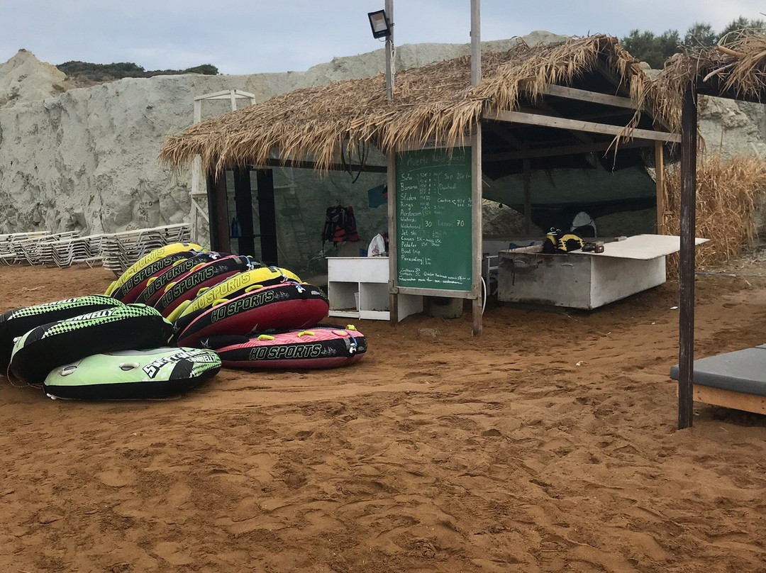 Baywatch Beach Bar and Watersports-Mantzavinata必去景点