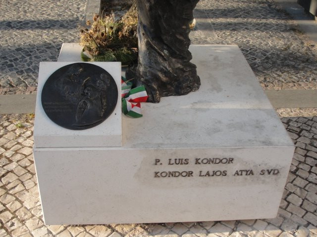 Estatua do Padre Luis Kondor景点图片