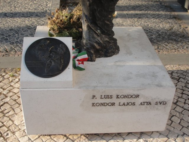 Estatua do Padre Luis Kondor