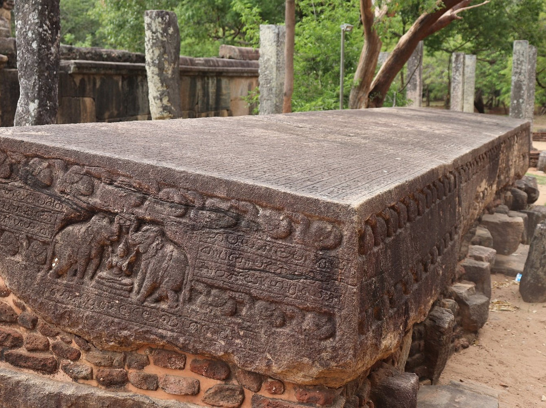 Gal-Potha Stone Book景点图片
