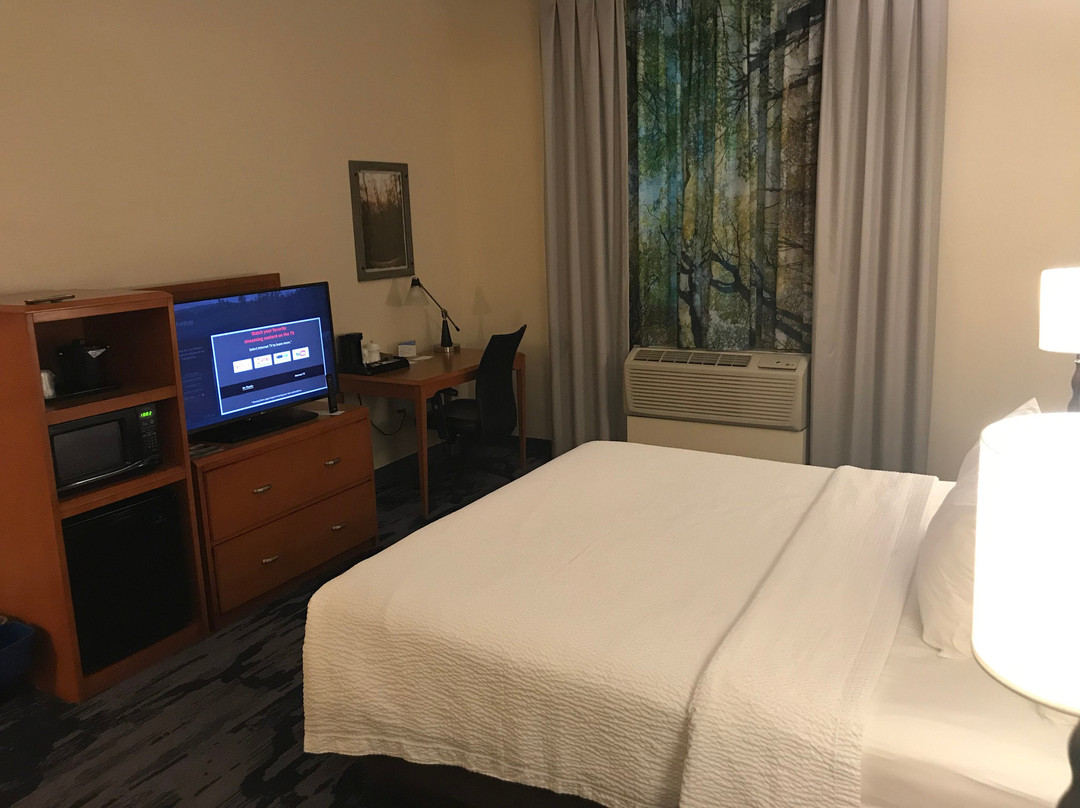 特哈查比费尔菲尔德客栈&套房酒店主图