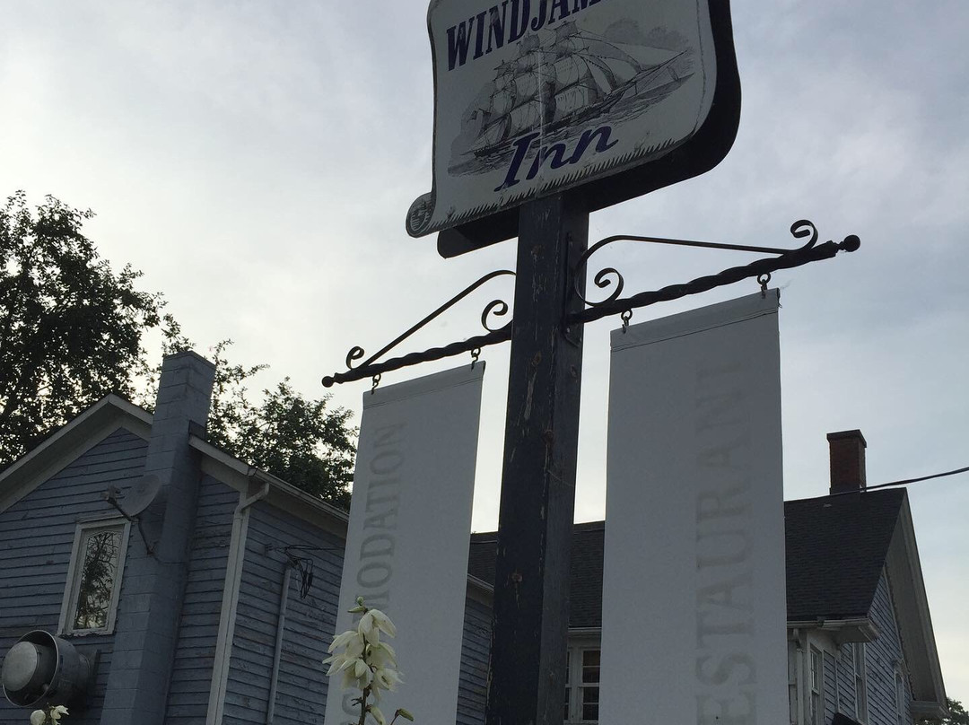 The Windjammer Inn主图