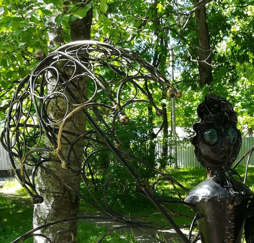 Sculpture the Dragonfly景点图片