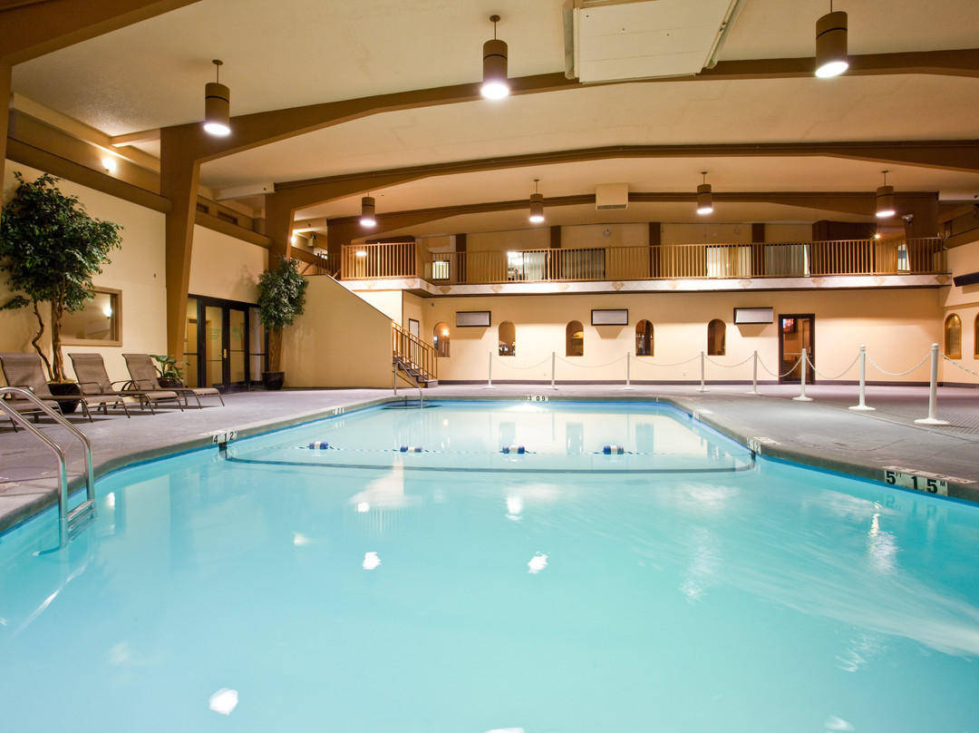 大瀑布城假日酒店主图