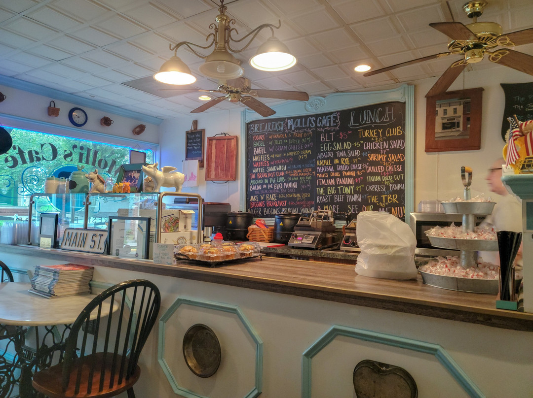 Molli's Cafe