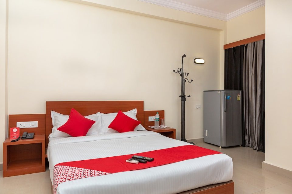 OYO 22105 Hotel Half Moon Inn主图