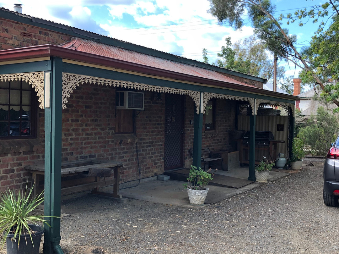 鹰铸造床和早餐主图