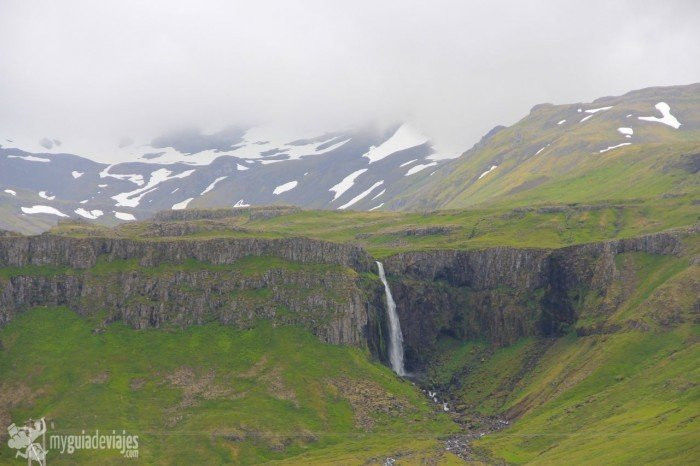 Grundarfoss Waterfall-格伦达菲厄泽必去景点