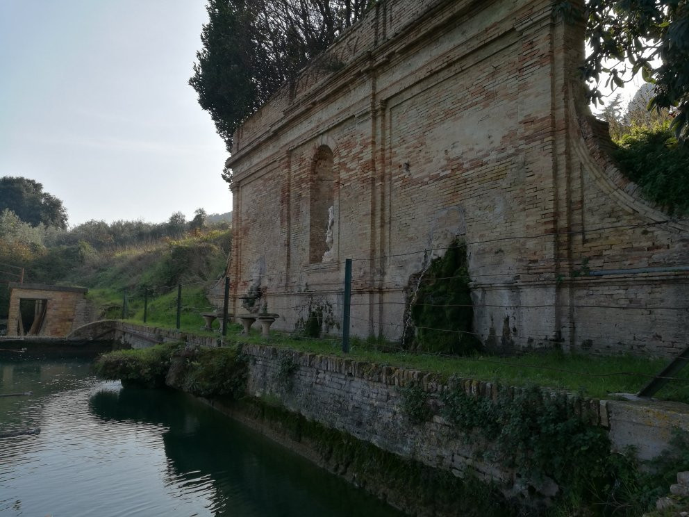 Fontana La Peschiera-Francavilla Al Mare必去景点