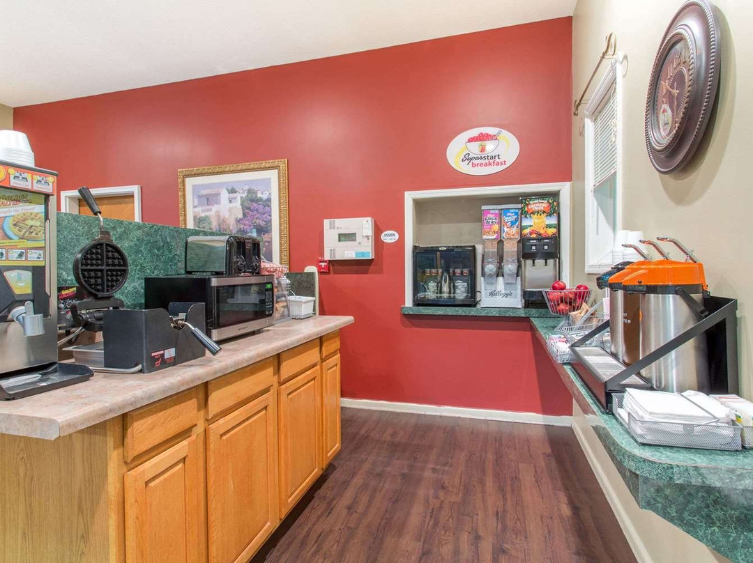 Super 8 by Wyndham Monticello主图