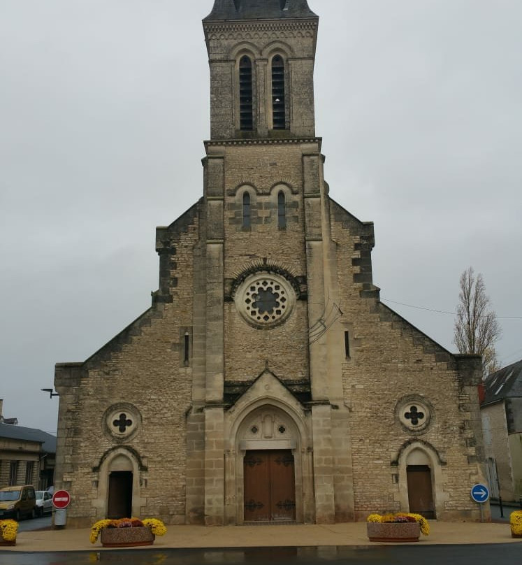 Eglise Notre-Dame-Neuville de Poitou必去景点