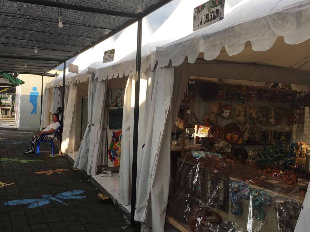 The Flea Market Petitenget景点图片