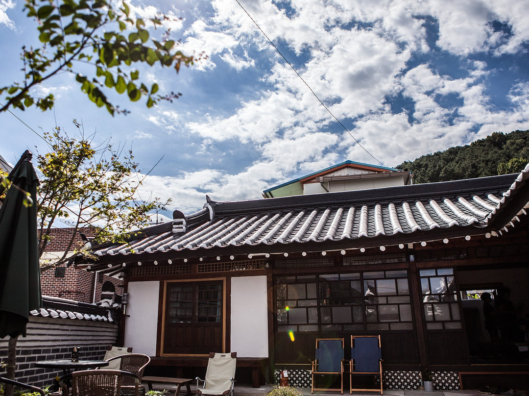邦黄海韩屋酒店