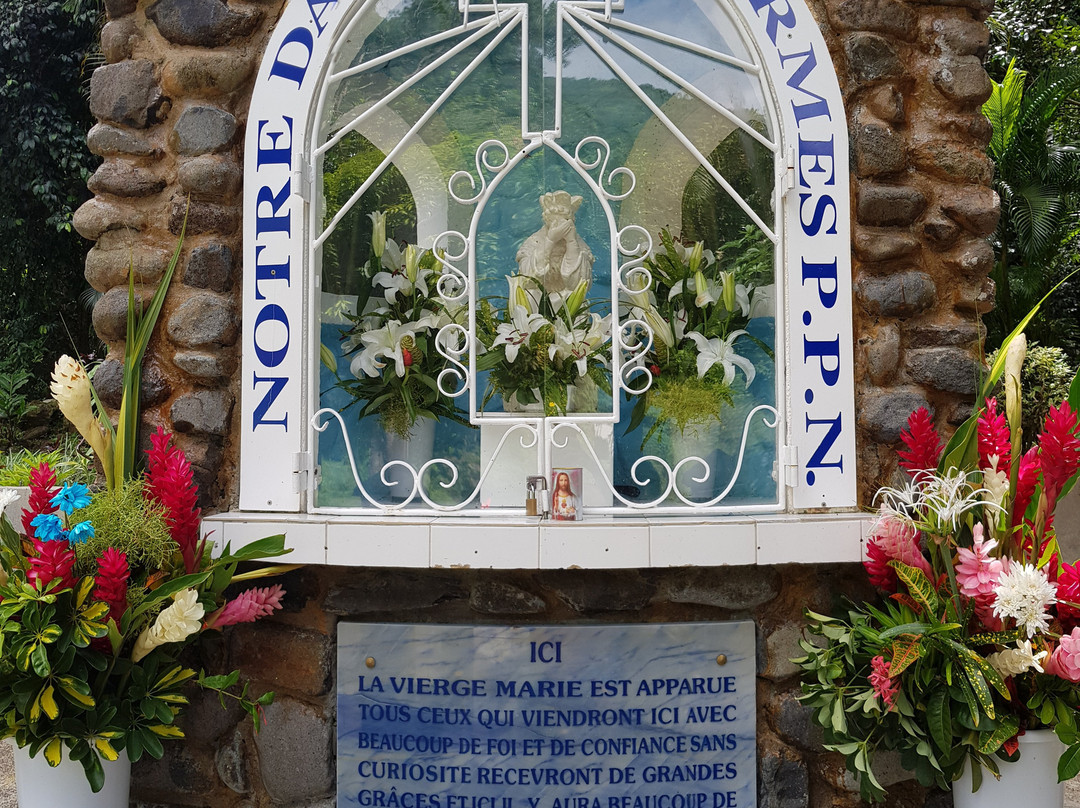 Notre Dame des Larmes-Pointe-Noire必去景点