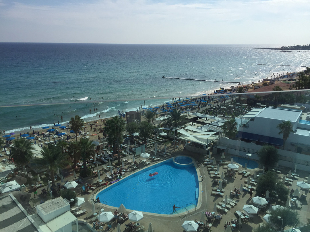 弗里萨基海滩酒店主图