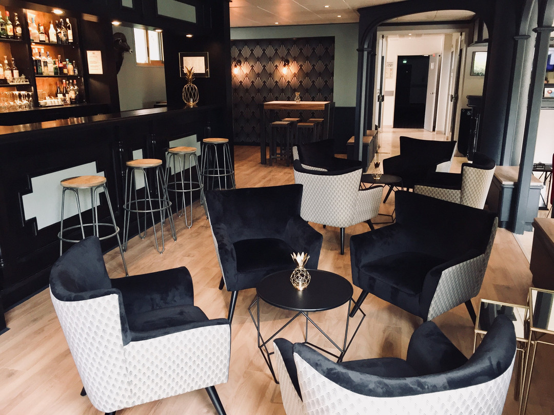 Hôtel Le Cardinal Rueil Centre主图