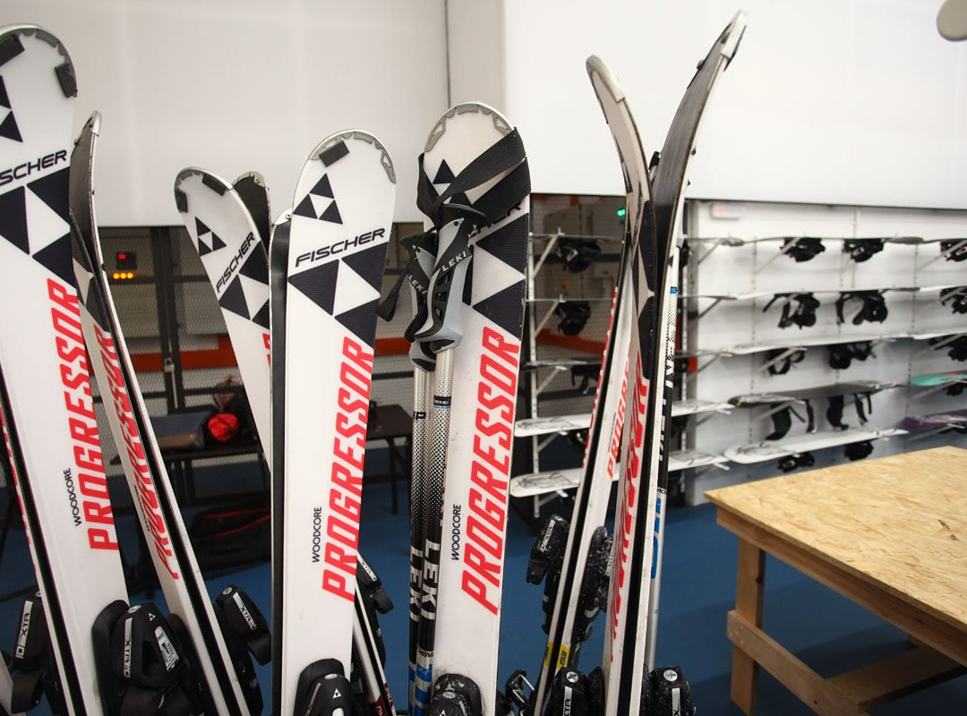 First Traxx Ski & Snowboard Centre景点图片