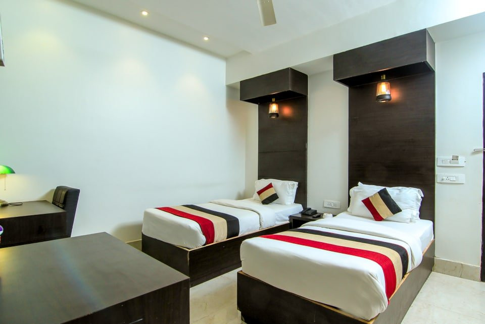 OYO Crossroad Premium Near Chaudhary Charan Singh International Airport主图