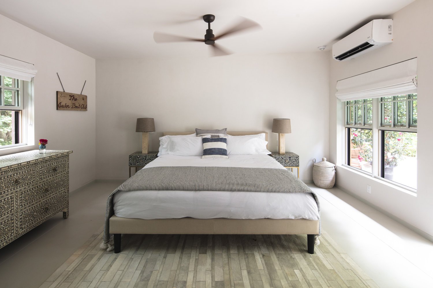 A Room at The Beach-官方
