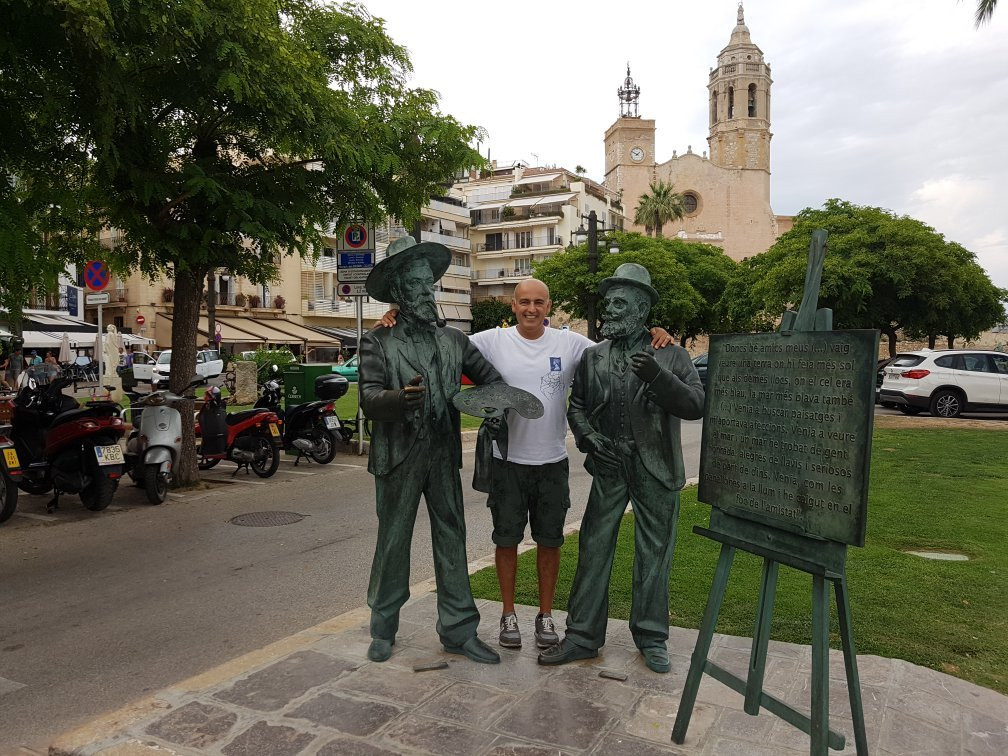 Estatuas de Santiago Rusinol y Ramon Casas-锡切斯必去景点