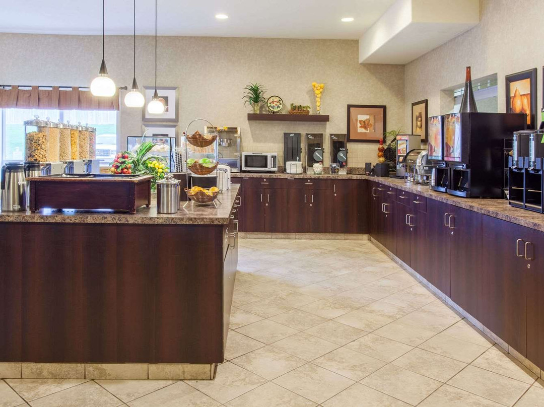 Ramada by Wyndham Camrose主图