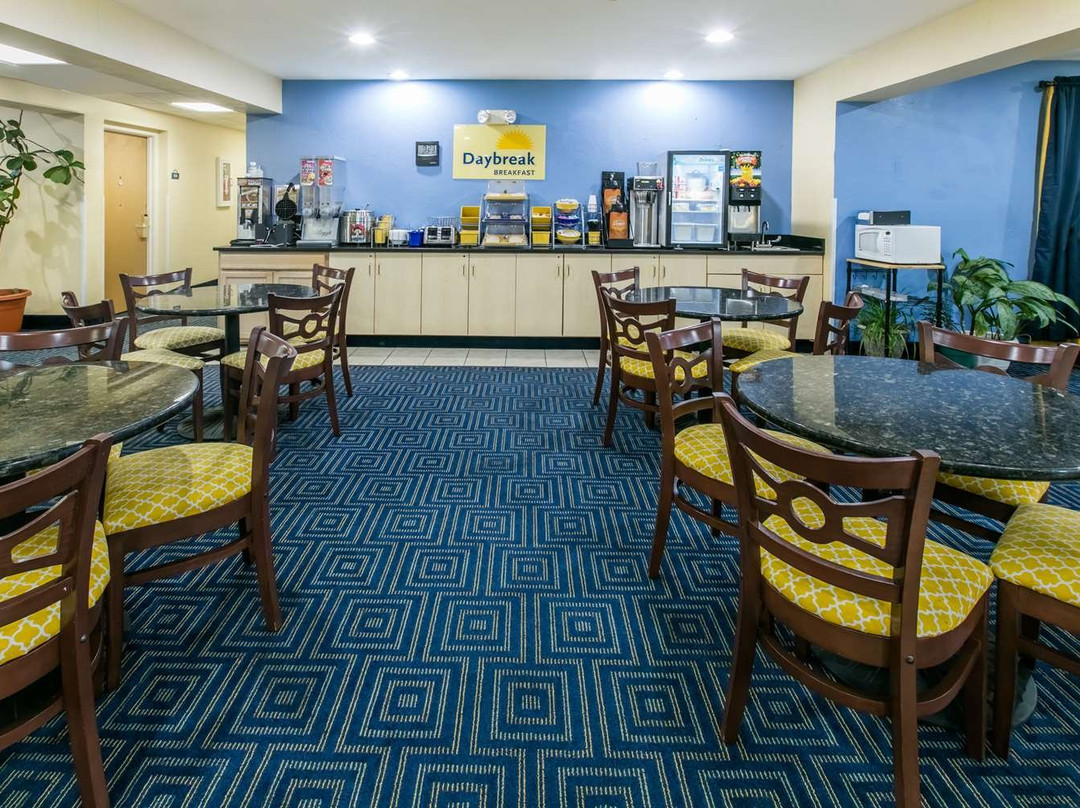 Days Inn & Suites by Wyndham Pryor主图