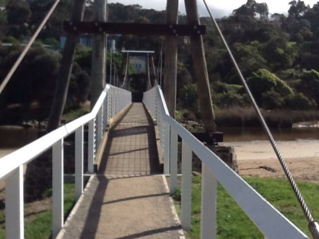 Lorne Swing Bridge景点图片