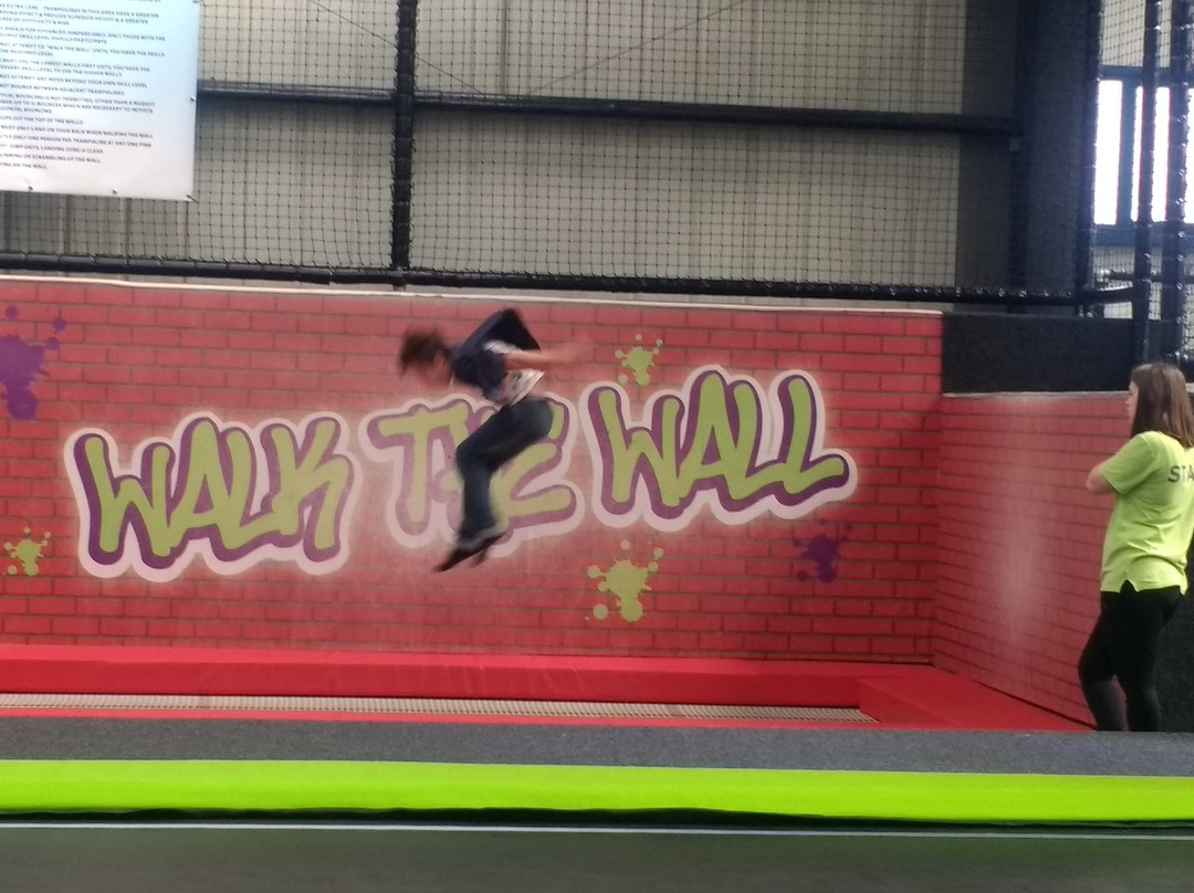 Sky High Trampoline Park景点图片