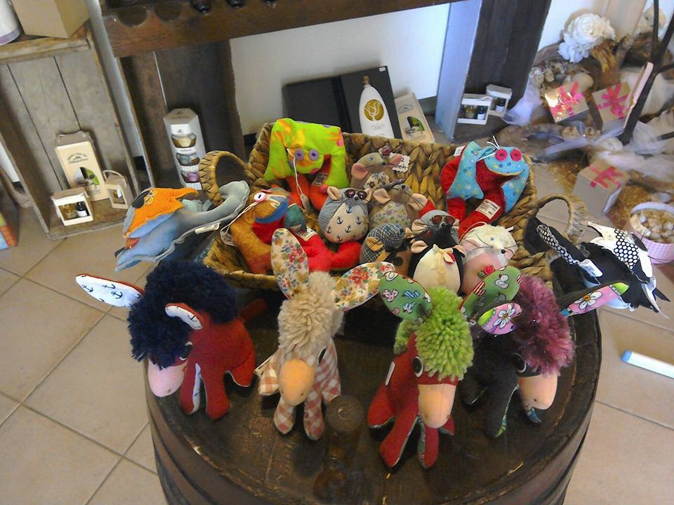 Anoyira旅游景点-O'Vrakas Gifts