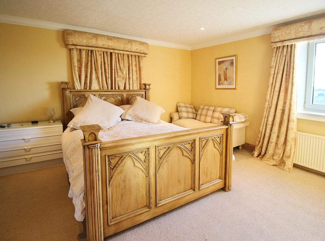 The Old Farm House主图