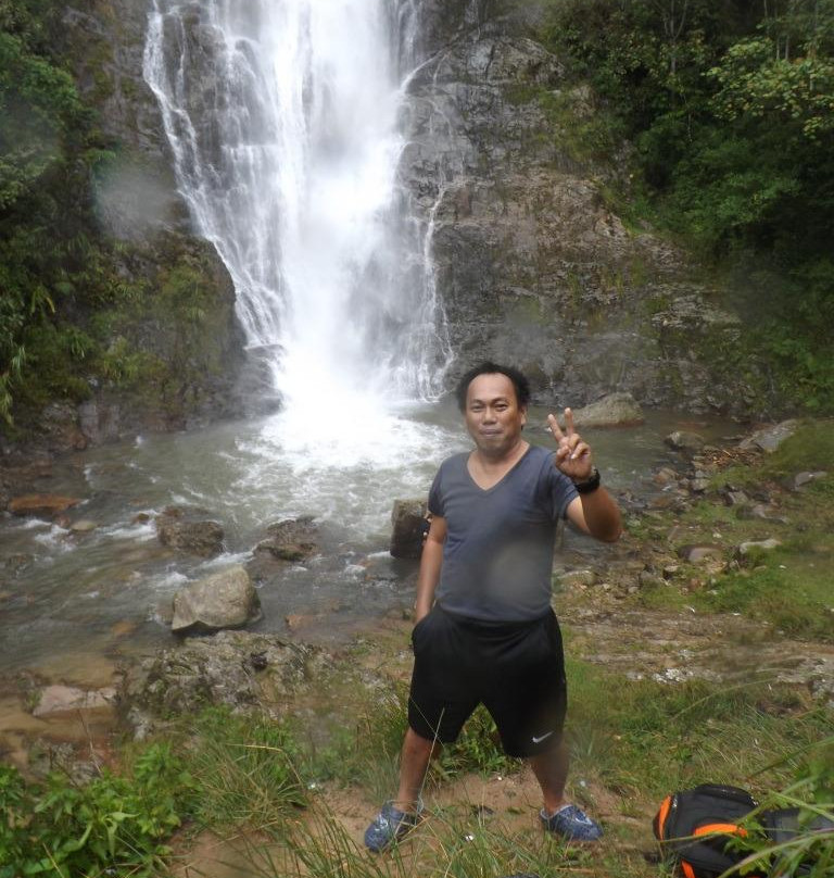 Sarambu Assing Waterfall景点图片