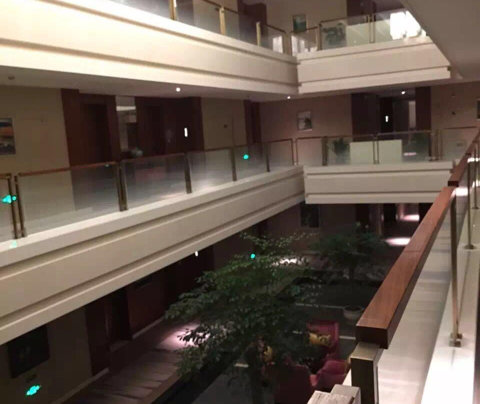 雷迪森度假酒店主图