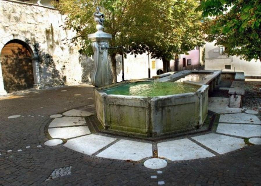 Piazza della Fontana景点图片