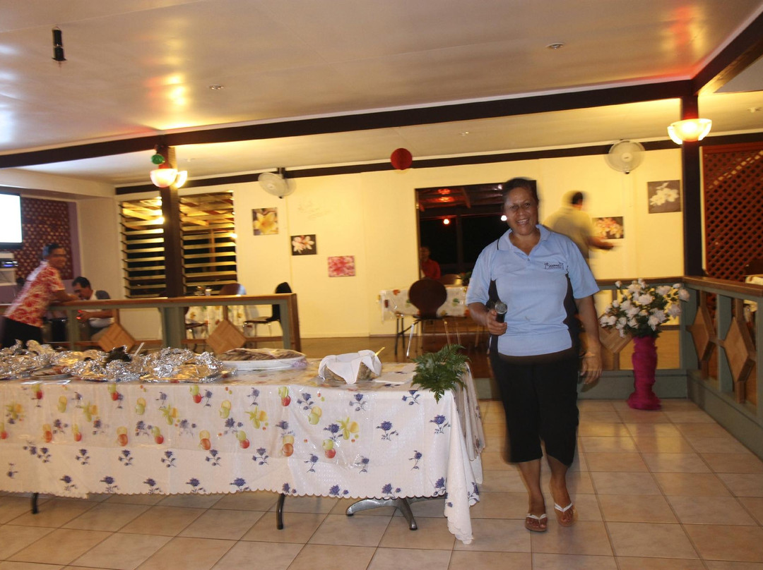 Hakupu餐馆和美食-R'Lina's Restaurant & Bar