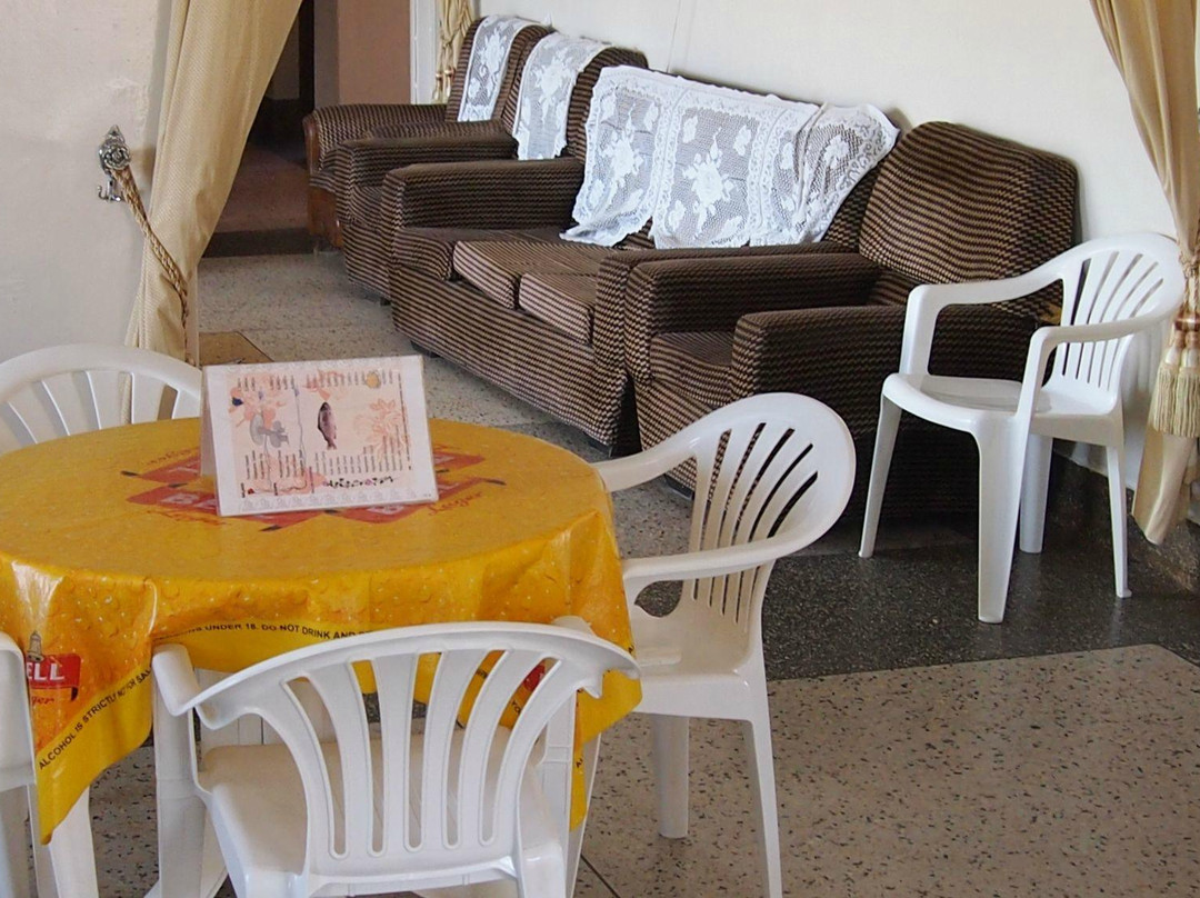 Kasese餐馆和美食-White House