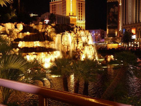 火山喷发秀-拉斯维加斯必去景点