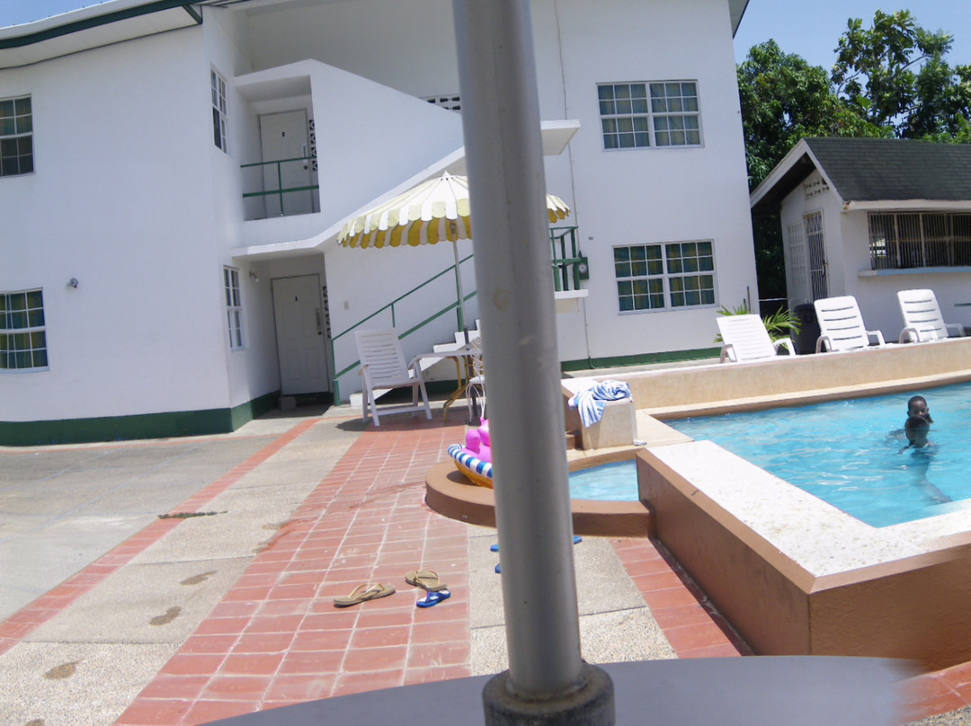 Coral Reef Guest House主图