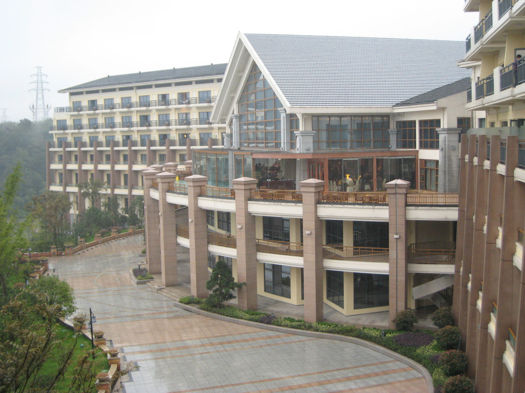 临安中都青山湖畔大酒店主图