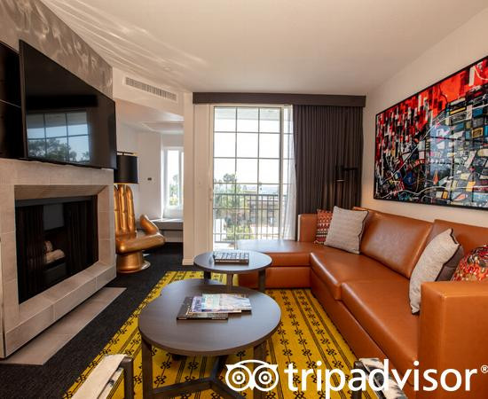 乐蒙特罗斯套房酒店主图