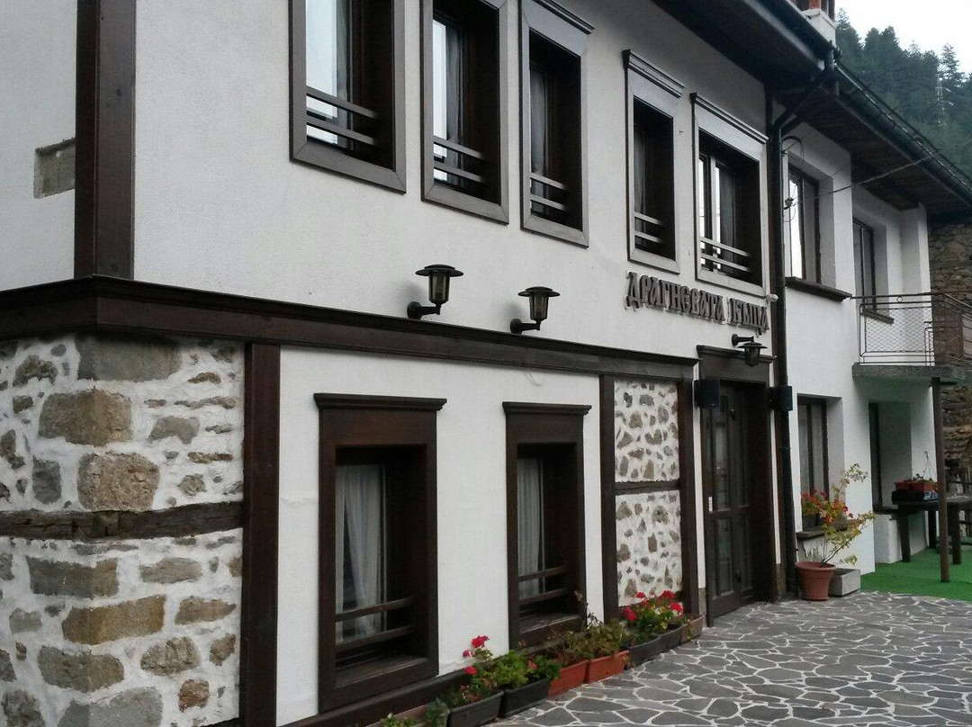 Dragnev House Hotel