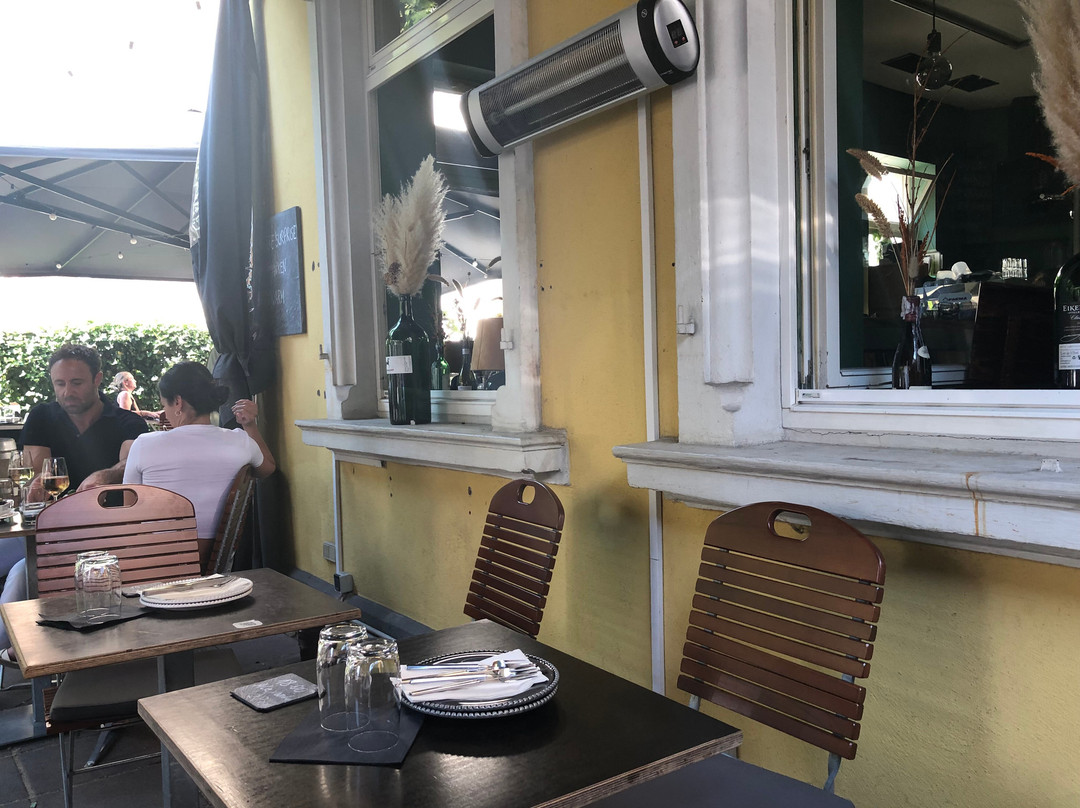 Paris' Bar
