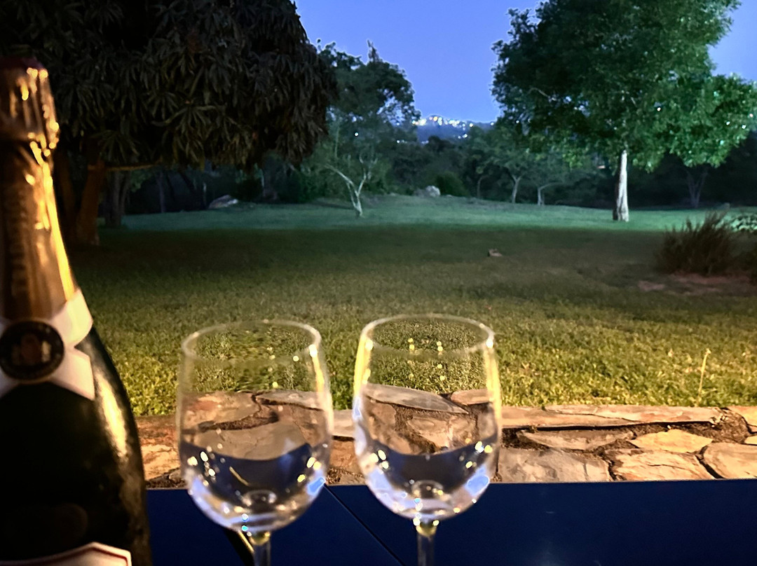 白房子宾馆酒店主图