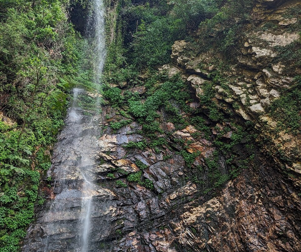 Chhoie Waterfall景点图片