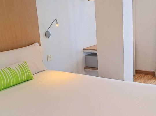 巴塞罗那时尚客房酒店主图