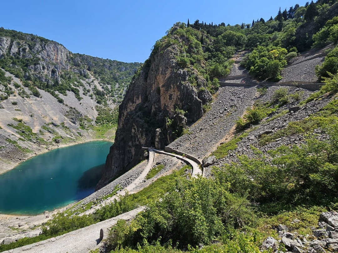 Blue Lake景点图片
