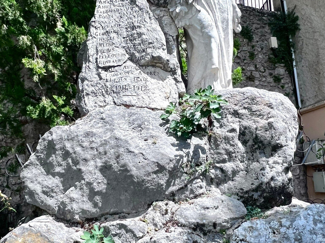 Monument Aux Morts De Moustiers Sainte Marie景点图片