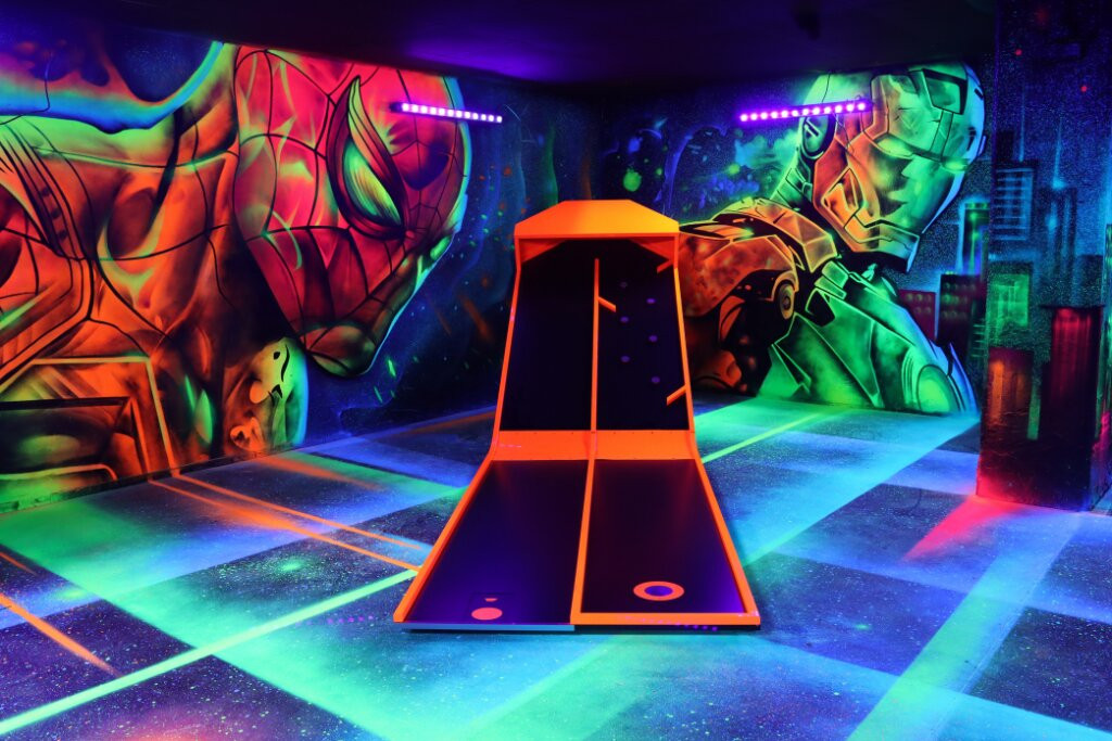 Glowzone 3D Schwarzlicht Minigolf Bielefeld-比勒费尔德必去景点