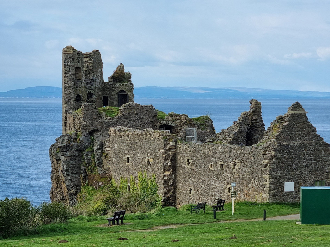 Dunure Castle景点图片