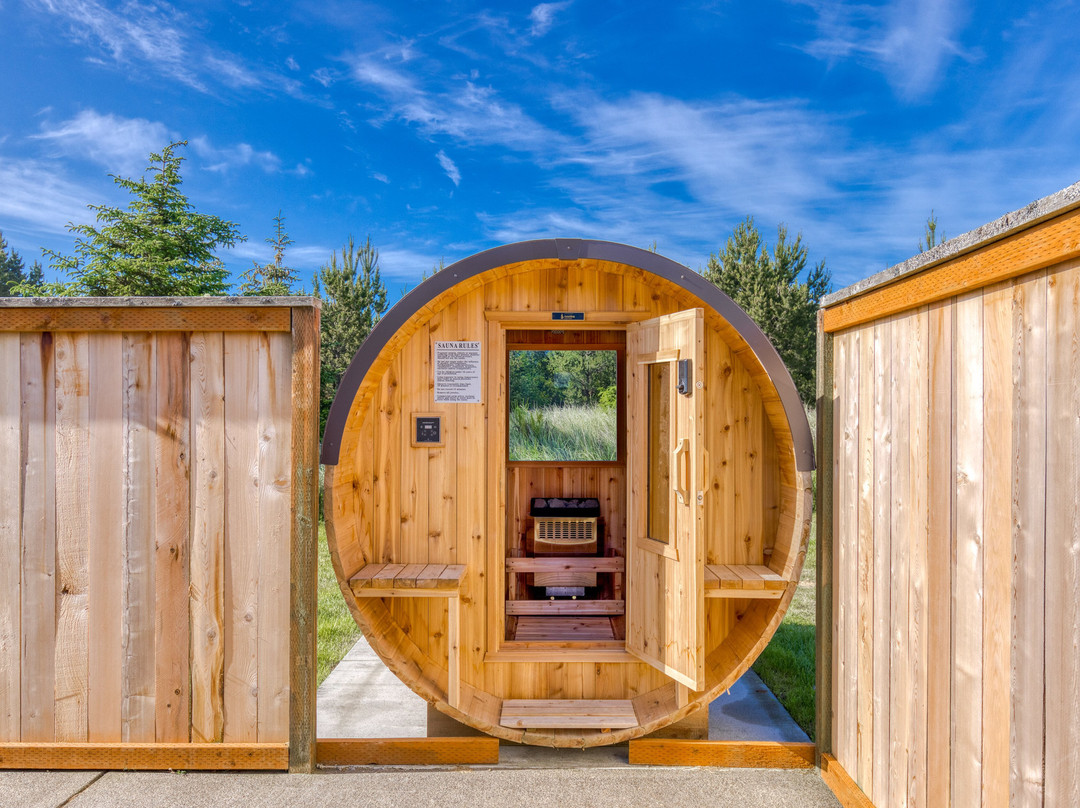 Lighthouse Oceanfront Resort主图